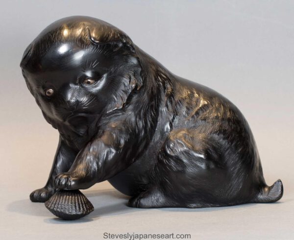 CUTE JAPANESE BRONZE OKIMONO OF AN AKITA PUPPY WITH CLAM SHELL