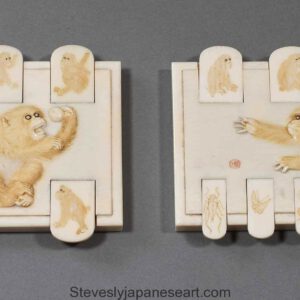 FINE QUALITY PAIR OF JAPANESE IVORY BEZIQUE/GAMES MARKERS DEPICTING MONKEYS