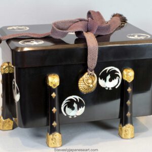 JAPANESE LACQUER AND MOTHER OF PEARL KARABITSU - TREASURE CHEST