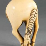 FINE QUALITY JAPANESE IVORY NETSUKE OF A GRAZING HORSE (EDO PERIOD)