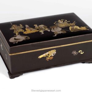 FINE QUALITY JAPANESE MEIJI PERIOD KOMAI STYLE IRON BOX - SEVEN LUCKY GODS OF JAPAN - SIGNED