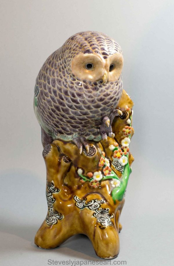 JAPANESE MEIJI PERIOD KUTANI MODEL OF AN OWL ON TREE STUMP